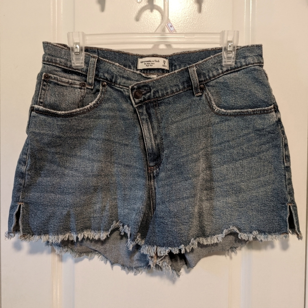 Abercrombie & Fitch • Curve Love Denim Jean Shorts • Mom Short • Size 29/8
